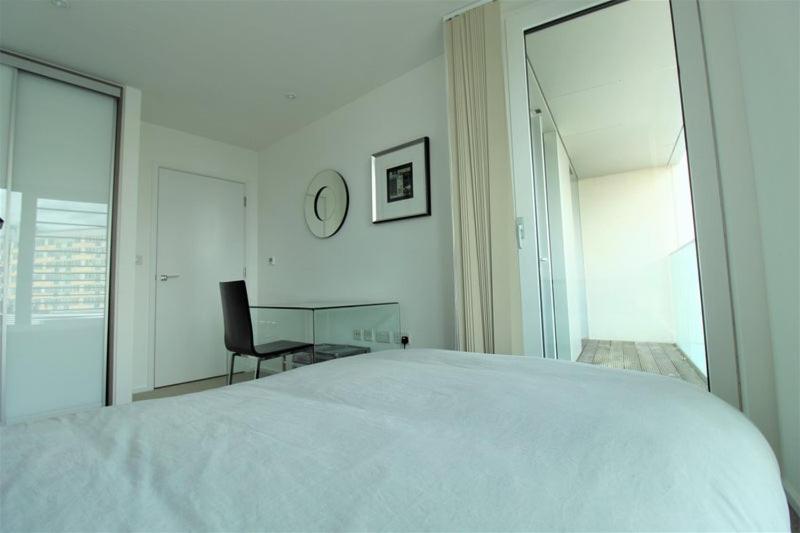 Modern 2BD Flat with a Balcony - Wandsworth — комфортный отель в Лондоне