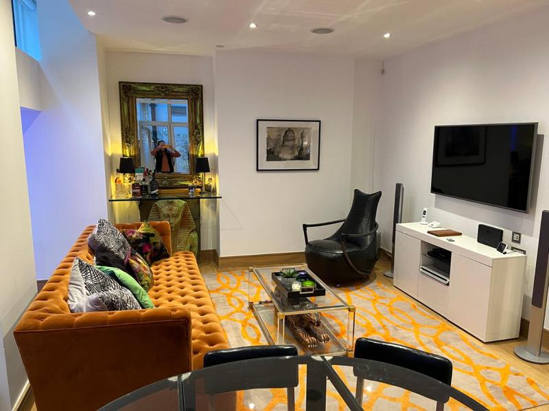 Цены на Luxurious 2 Bedroon Flat in the Heart of London в Лондоне