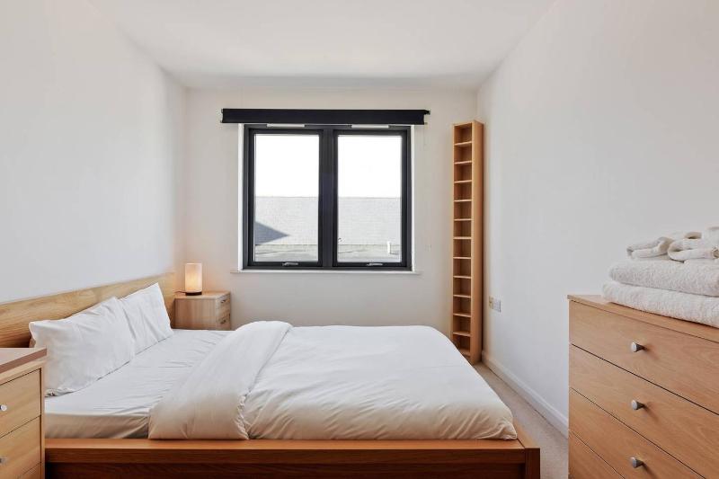Modern 2 Bedroom Apartment in Homerton — отель с удобным расположением в Лондоне