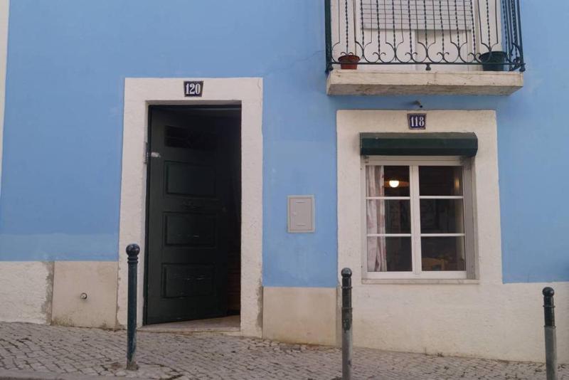 Цены на Portuguese Design 1 Bedroom Apartment in the Heart of Lisbon в Лиссабоне