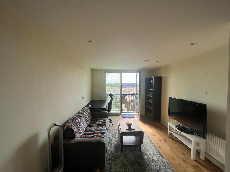 Modern 1BD Flat - 5 min walk to Battersea Park! — забронировать отель в Лондоне