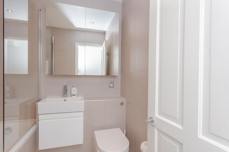 Newly Renovated 3 Bedroom Apartment in North West London — отель в Лондоне, Соединенное Королевство