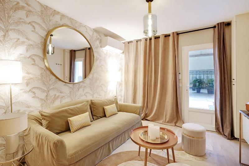 Цены на Apartment with terrace - Parc monceau в Париже