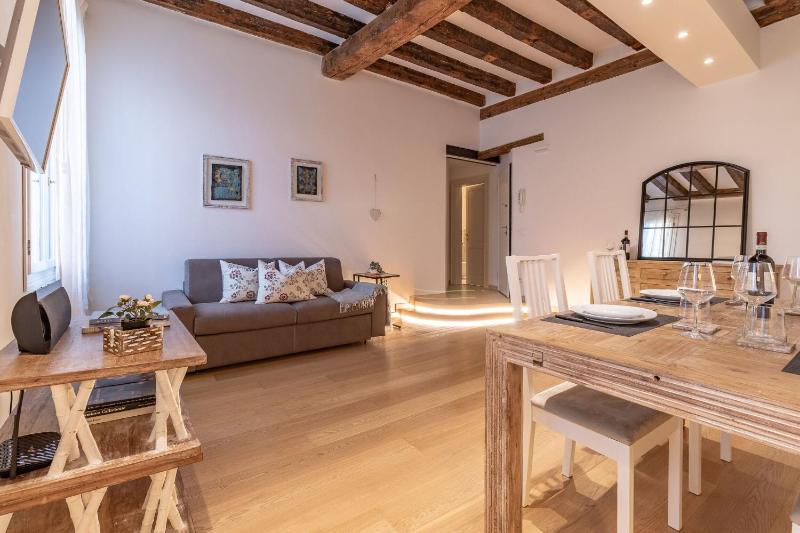 Italian Experience-San Zaccaria Boutique Apartment — отель с удобным расположением в Венеции