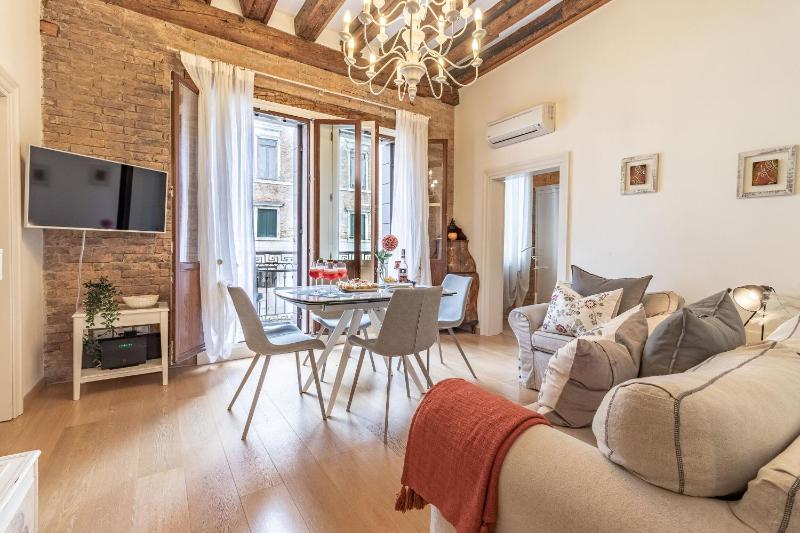 Italian Experience-Riva degli Schiavoni Boutique Apartment — отзывы гостей и цены