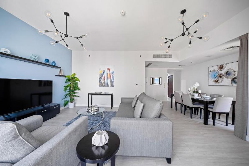 Цены на Luxury Sea&Marina View Apartment JBR в Дубае