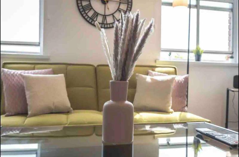 Cozy 2BR Retreat, London Rental! — забронировать отель в Лондоне