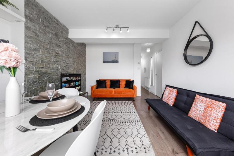 Central London Two Bedroom Serviced Apartment - Nine Elms Luxury Stay - Vauxhall & Westminster — отель с удобным расположением в Лондоне