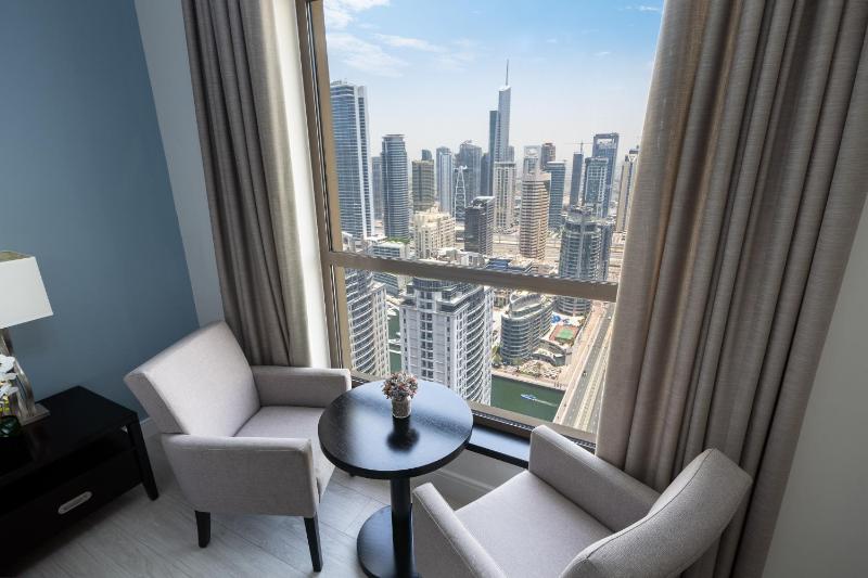 Amazing Marina View Apartment — отель с удобным расположением в Дубае