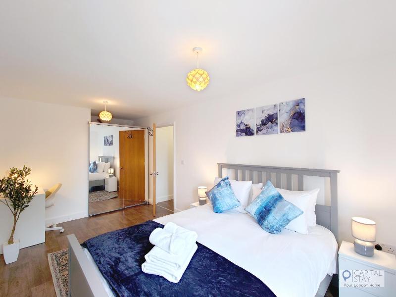 Two Bed Serviced Apartment by London Docklands — отзывы гостей и цены