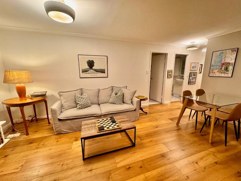Цены на Expansive Views From Sydney 1 Bedroom Apartment в Сиднее