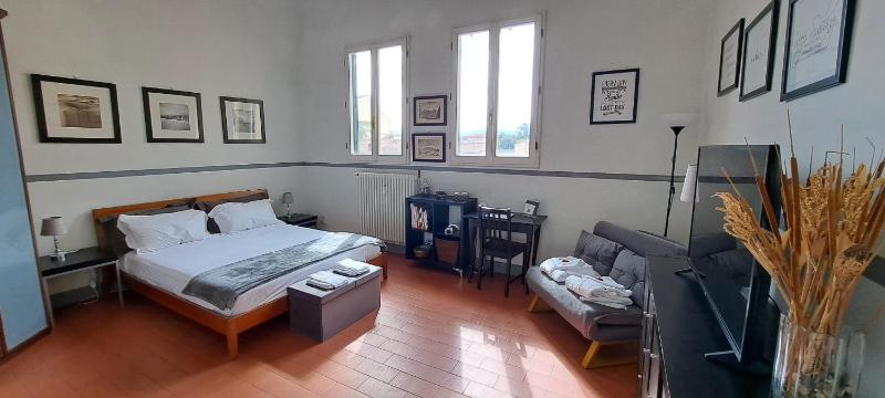 Sunny home with roof patio — отель с удобствами в Флоренции