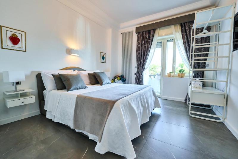 Aumm Aumm! Apartment — отель с удобствами в Неаполе