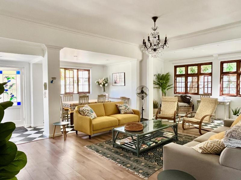 Beautiful Newlands home - Awesome Cape Town — забронировать отель в Кейптауне