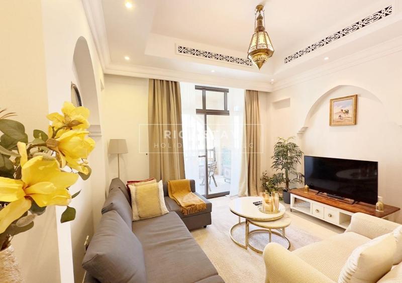 Sensational 1BR in Downtown Burj Khalifa Dubai Mall View — отель в Дубае, Объединенные Арабские Эмираты