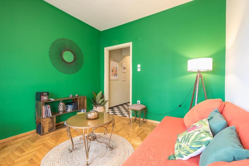 Sunny & Bright Apartment — отель с удобствами в Афины