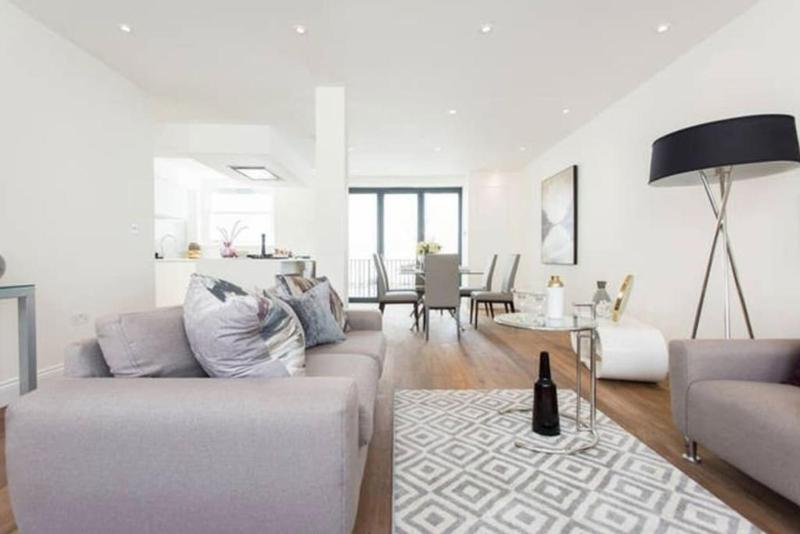 Stunning 3 Bedroom Duplex By Kings Cross & Camden — отель с удобным расположением в Лондоне