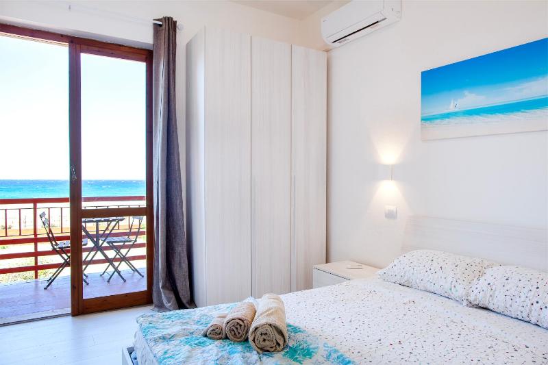 Solanas Home Stay - Camere Confortevoli Fronte Spiaggia