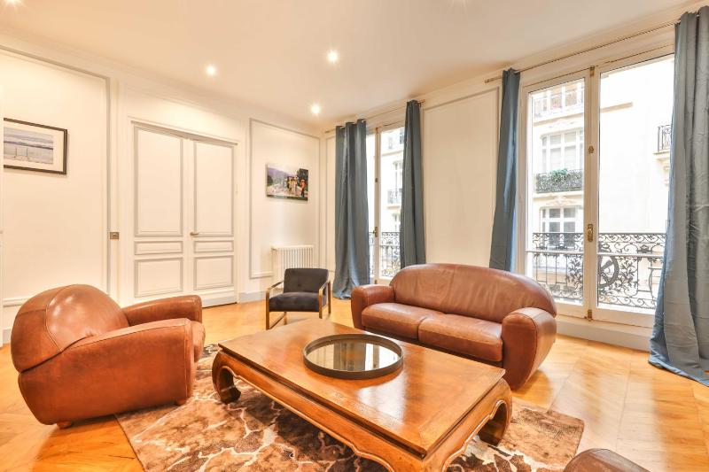Цены на Magnificent flat - Near Trocadero в Париже