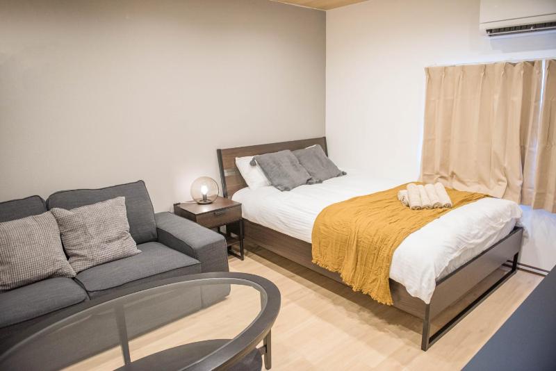 Osaka Tsurumibashi 2ppl House 7min-Sta direct KIX yefen201 — отель с удобствами в Осаке