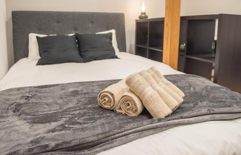 Osaka Tsurumibashi 2ppl House 7min-Sta direct KIX yefen101 — отель с удобным расположением в Осаке