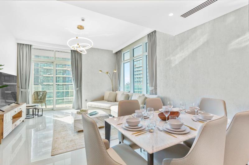 Tropical Home w Private Beach in Emaar Beachfront — забронировать отель в Дубае