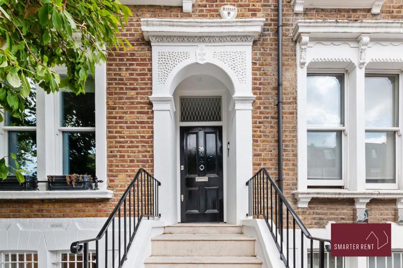 Moore Park Estate, Fulham - 3 Bedroom Townhouse — забронировать отель в Лондоне