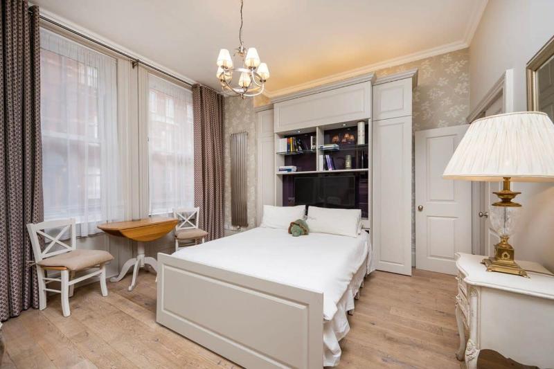 Charming Chelsea Studio Your Cozy Urban Retreat — забронировать отель в Лондоне