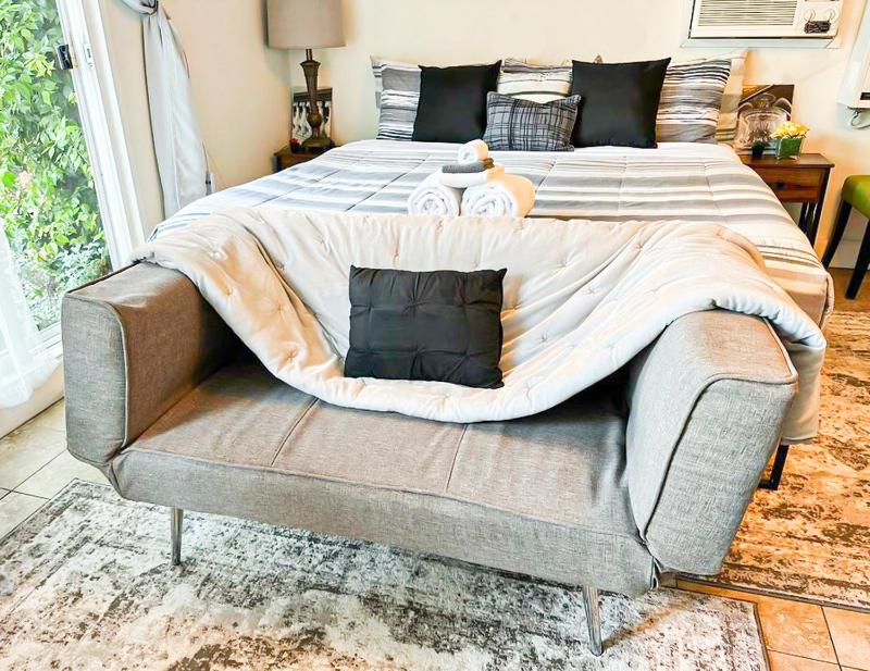 Cozy and comfortable Studio - Hal2-UC — забронировать отель в Лос-Анджелесе
