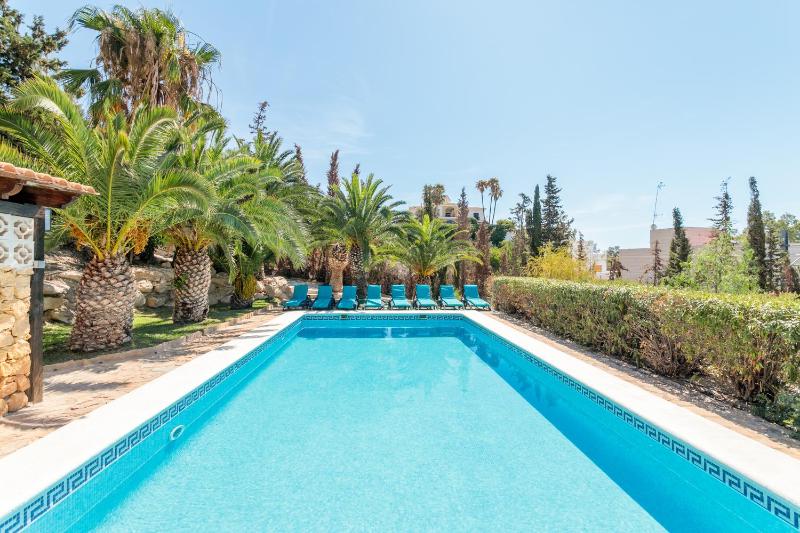 Villa Eliane with amazing sea views and large private swimming pool! — отель с удобствами в Аликанте
