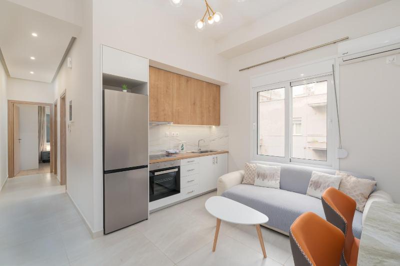 New Center Apartment Near Metro — отель с удобным расположением в Афины