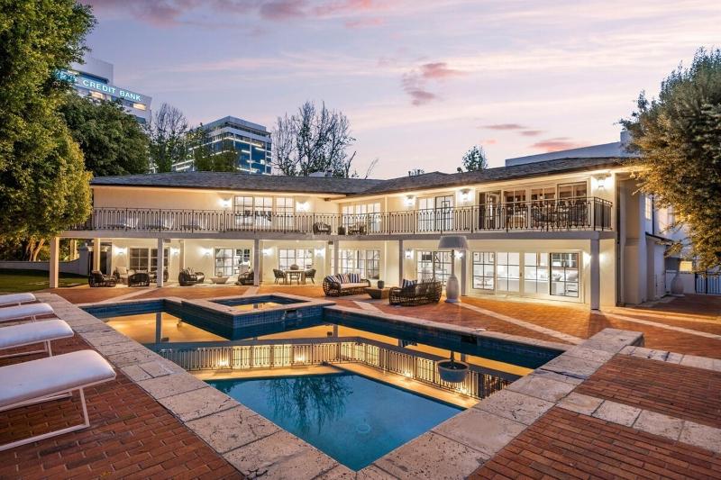 Sierra Sunset - Prime Beverly Hills Estate! — комфортный отель в Лос-Анджелесе