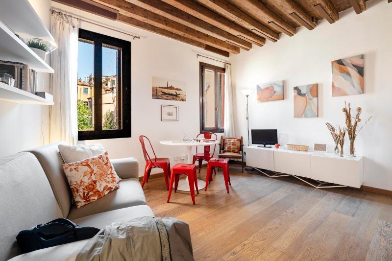 Contemporary Apartment In Venice Ff — отель с удобным расположением в Венеции
