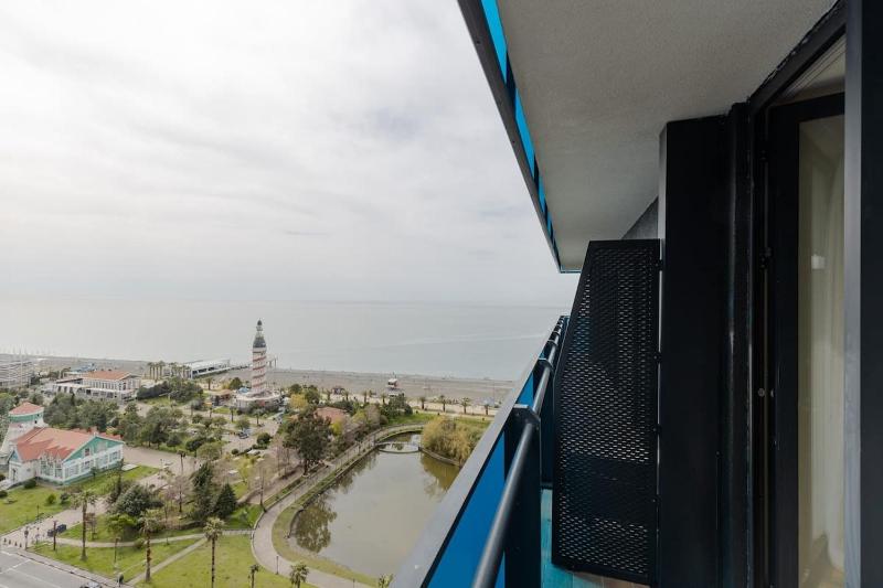Stylish and Cozy Apt With Sea View in Batumi — отель в Батуми, Грузия