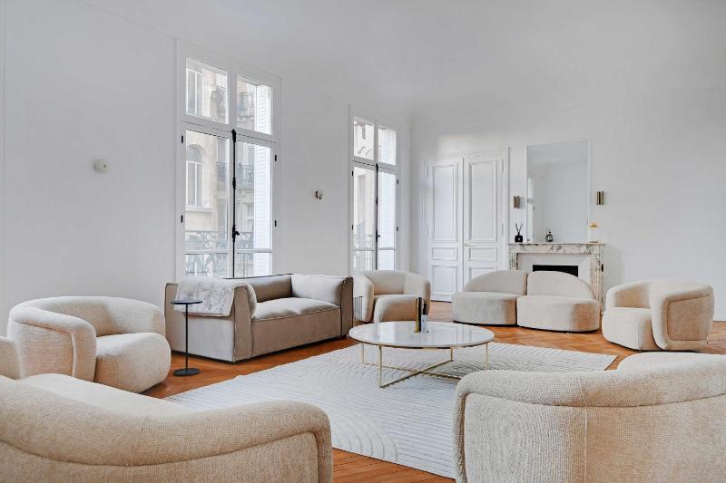 Prestigious apartment 6P 3BR 250m2 Avenue Foch — забронировать отель в Париже