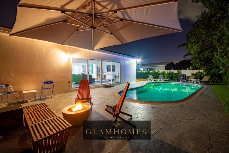 Striking Urban Villa Backyard BBQ Fire Pit Pool — отель в Майами, Соединенные Штаты Америки
