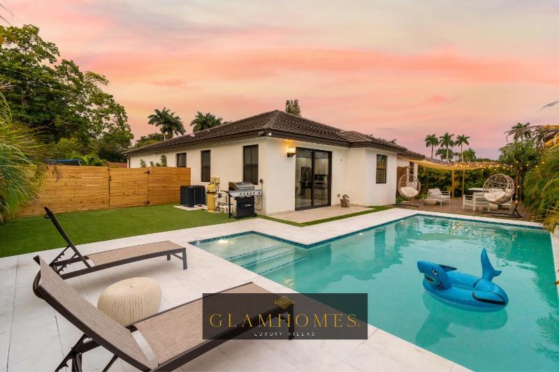 Tropical Villa wJacuzzi Big Terrace & Billiards — забронировать отель в Майами