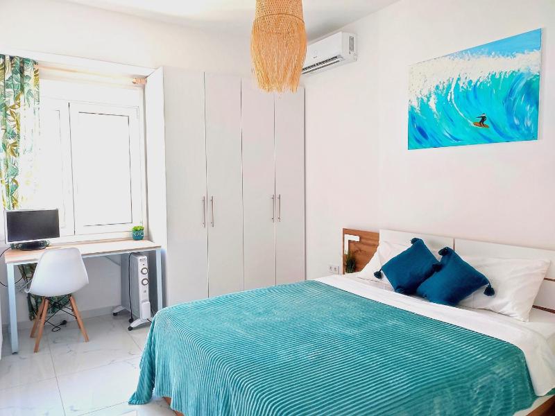 Цены на Brand-New Apartment at Neos Kosomos в Афины