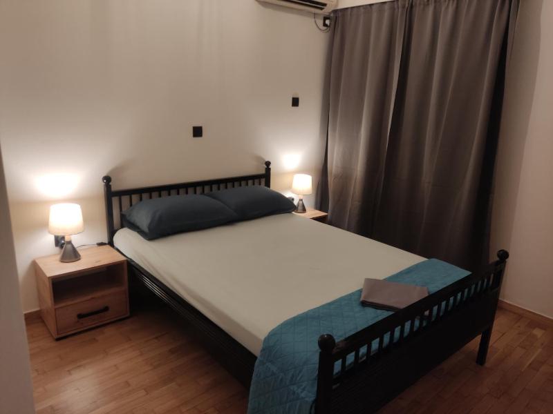 Cozy Apartment Downtown — забронировать отель в Афины