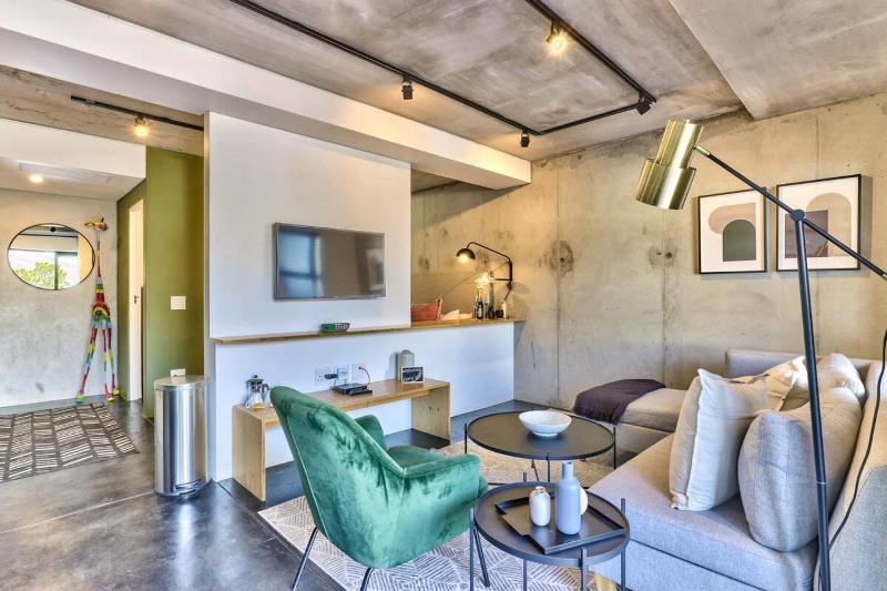 Modern Comfortable Studio with Great Wi-Fi — отель с удобствами в Кейптауне