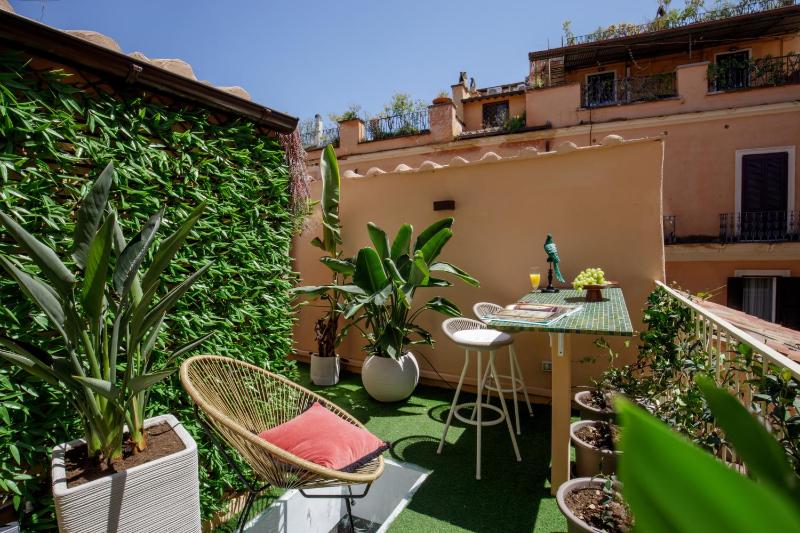 Rooftop Boho Loft Spanish Steps — отель с удобствами в Риме