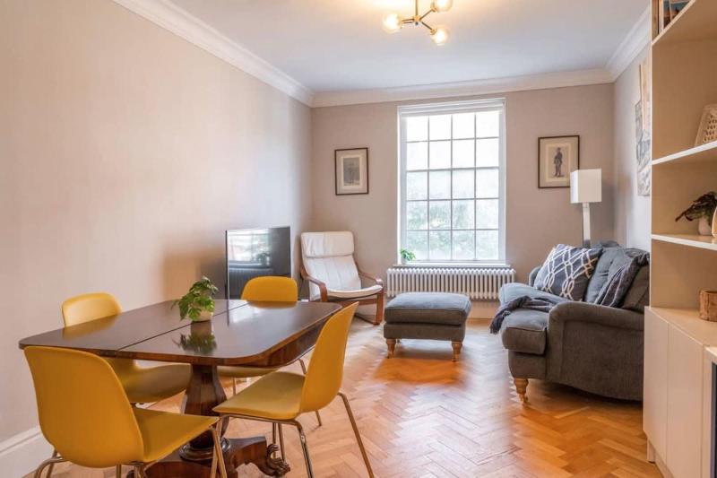 Цены на A Regal Abode - Marylebone - by Frankie Says в Лондоне