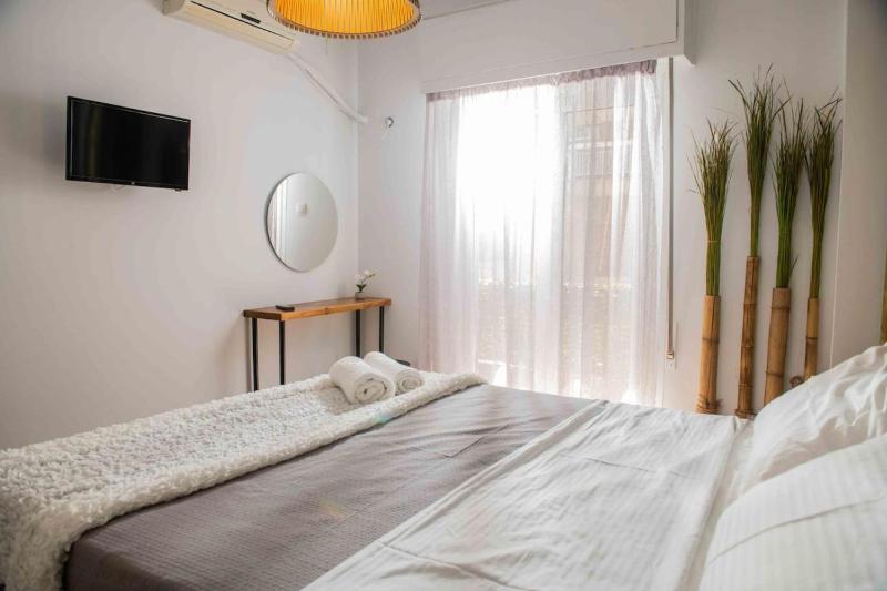 Lovely Apartment- AT017 — отель с удобным расположением в Афины