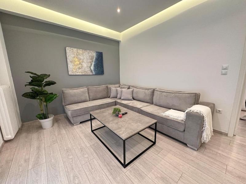 Reverie Apartment - AT112 — отель с удобным расположением в Афины