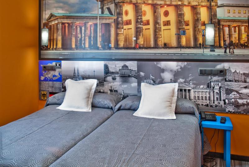 JC Rooms Santo Domingo — забронировать отель в Мадриде