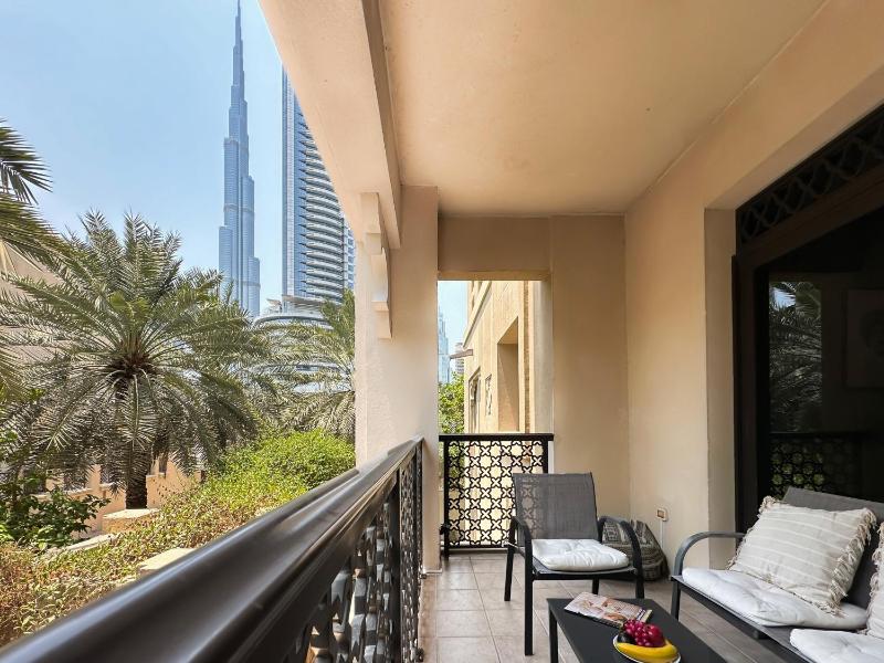 Trophy 2BR Aladdin Estate w Burj Khalifa View — забронировать отель в Дубае