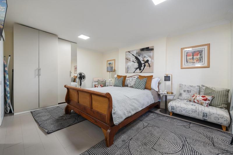 Leamington Park Studio with Parking — отель с удобным расположением в Лондоне