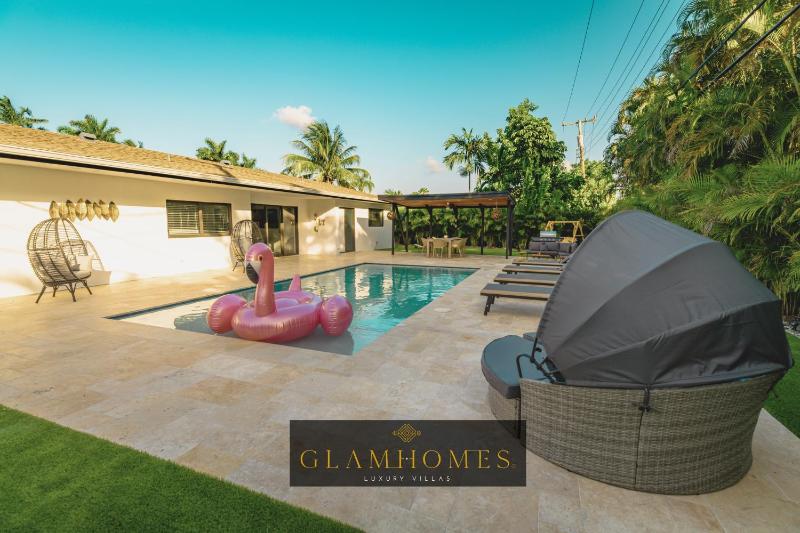 Amazing Villa at Highland Lakes Boulevard BY THE GLAMHOMES — отель с удобствами в Майами