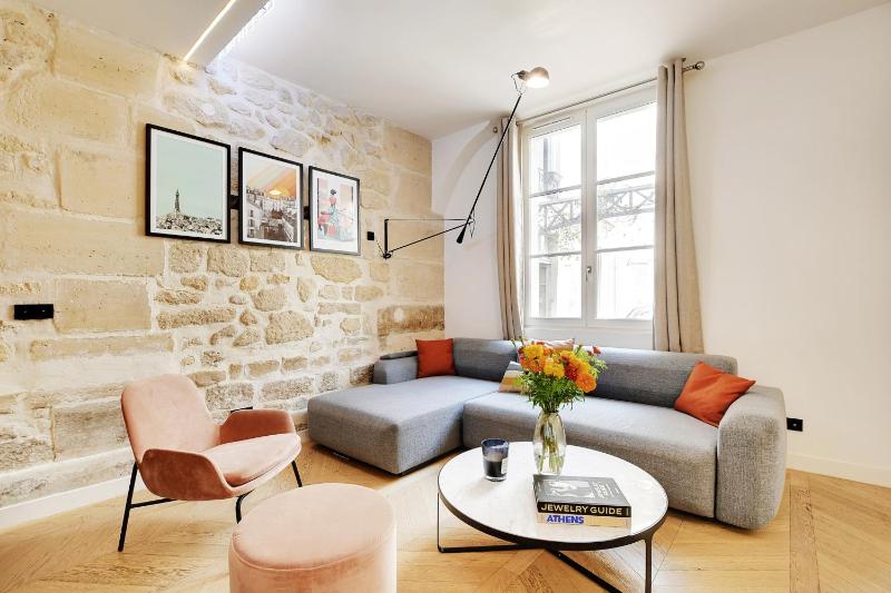 Цены на SERENERS Apartments in Place des Vosges - Rue de Birague в Париже