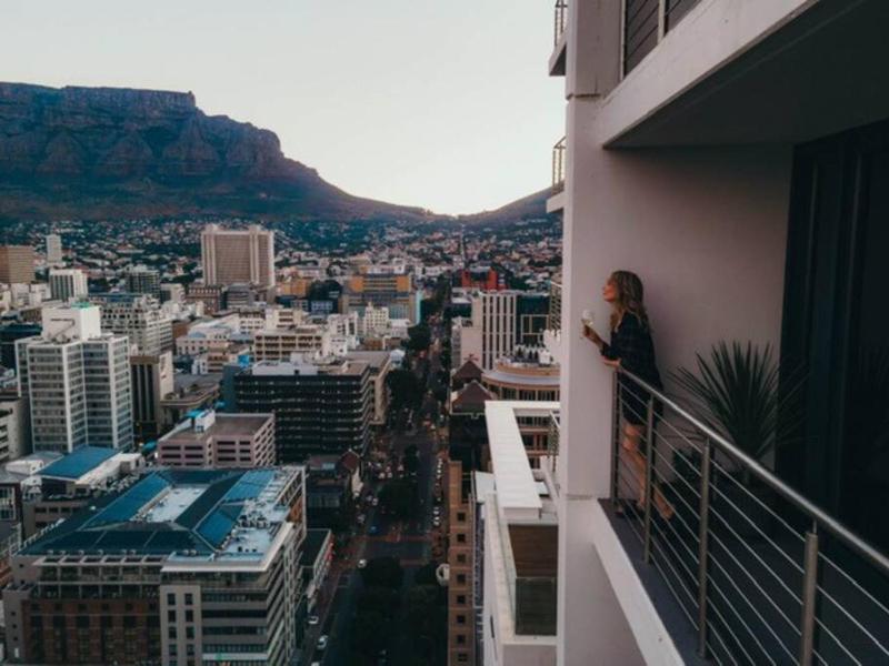 Цены на "Lykke on Bree" - Unique apartment with stunning Table Mountain views в Кейптауне